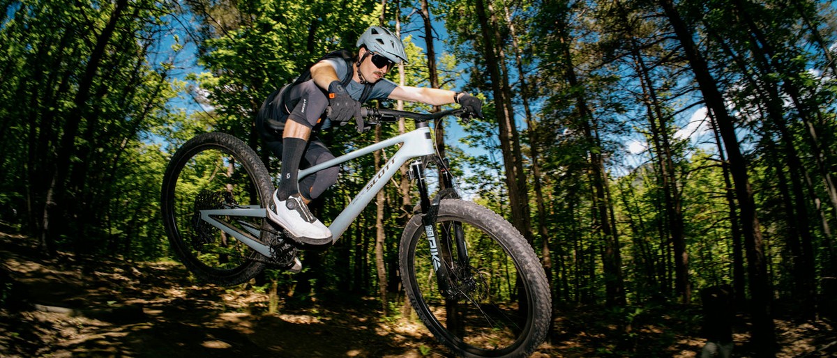 Novi Scott Spark z Rock Shox flight attendant vilico